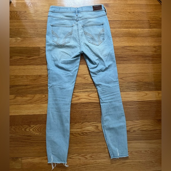 Hollister high rise distressed skinny Jean - Picture 2 of 3